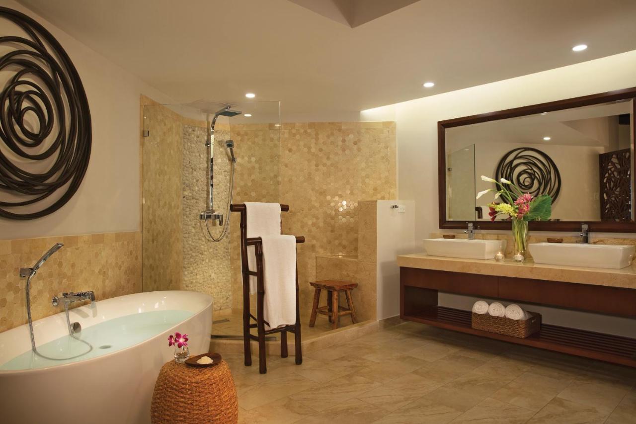 Junior Suite Swim Out Ocean View Soaking Tub