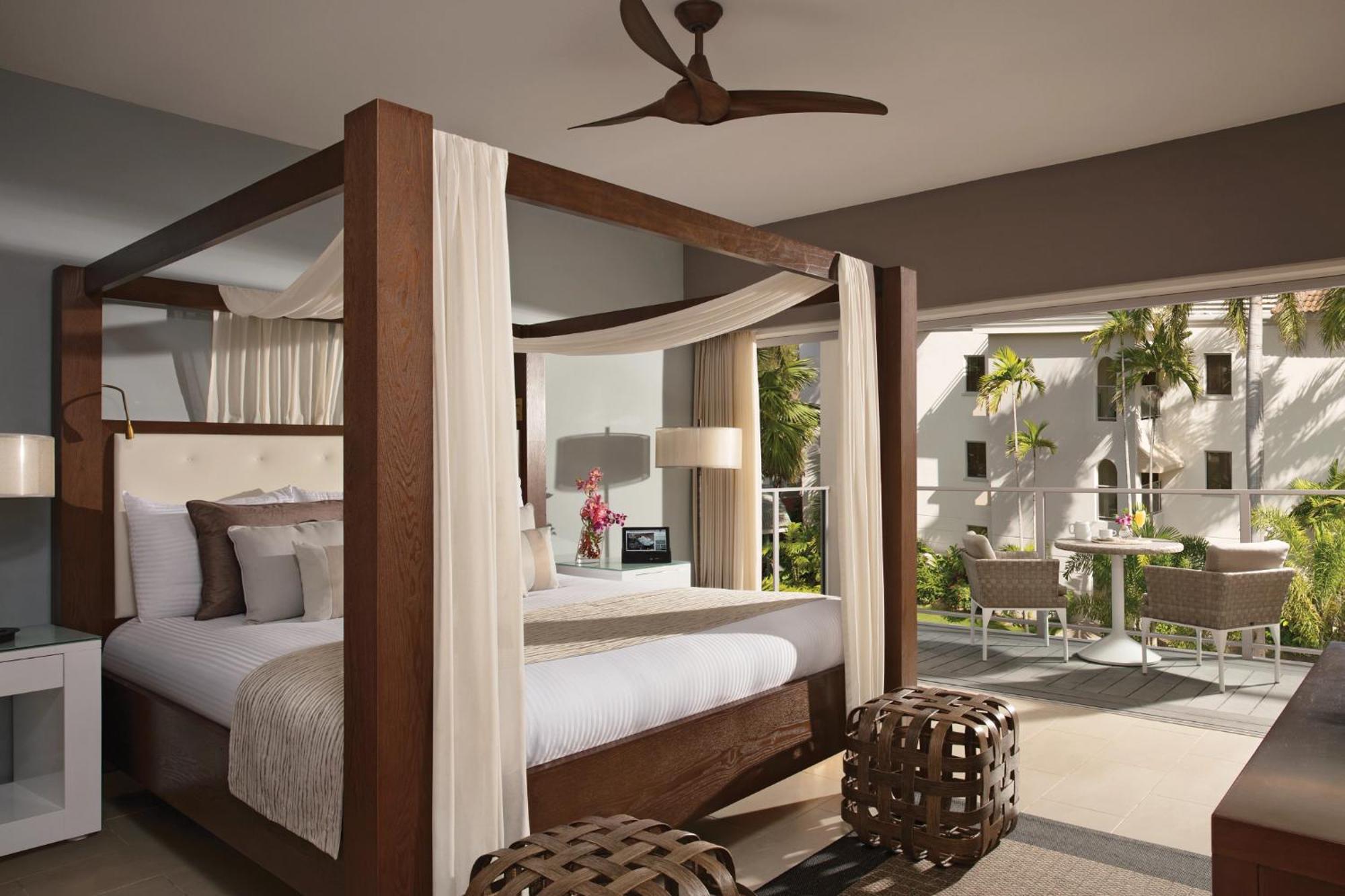 Junior Suite Swim Out Tropical View King