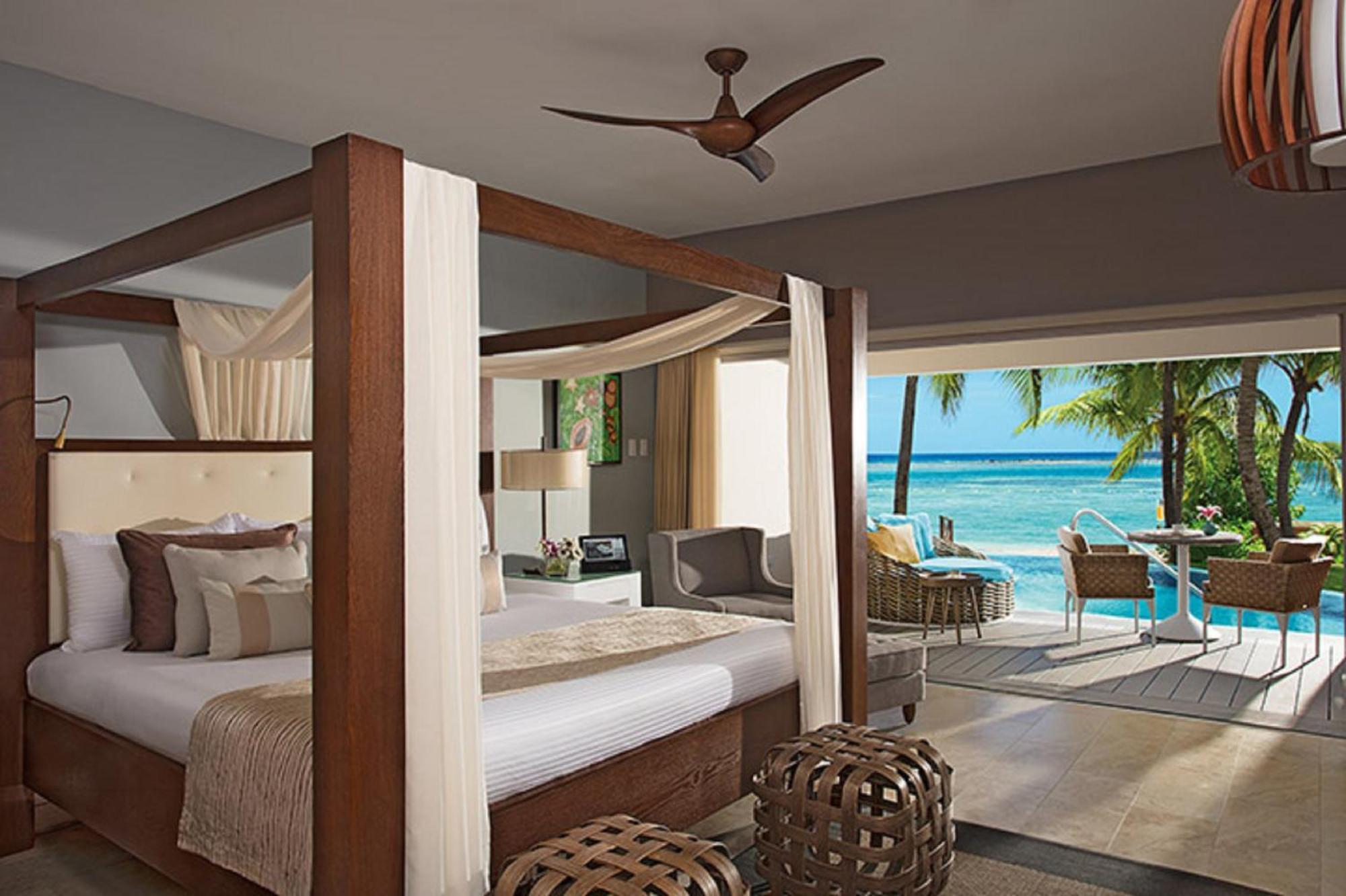 Junior Suite Swim Out Ocean View Soaking Tub